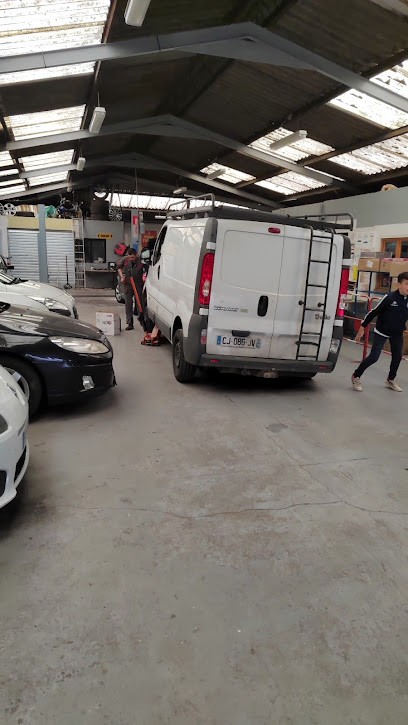 EMG AUTO 27, Garage Automobile à Louviers