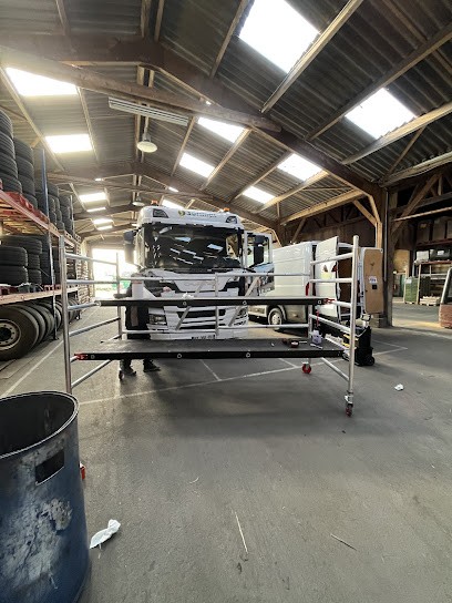 PB West, Garage Automobile à Landivisiau