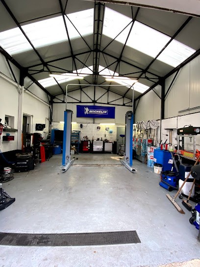 GARAGE GANDON (Station AVIA), Garage Automobile à Flers