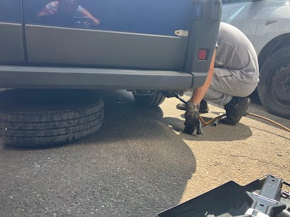 Centrum Pneus, Garage Automobile à Valcourt