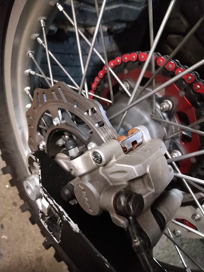 SD TIRES SARL PNEUS ET ENTRETIENT AUTO ET MOTOS, Garage Automobile à Casteljaloux