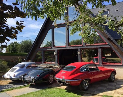 Lory Moore, Garage Automobile à La Vieux-Rue