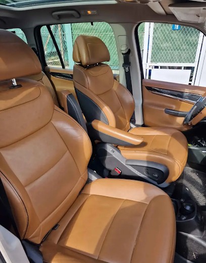 HDR garage auto, Garage Automobile à La Garde-Adhémar