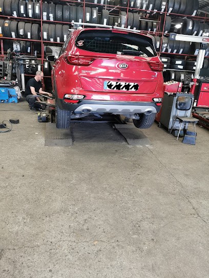 The House Of The Tires - Lens, Garage Automobile à Lens