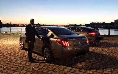 Eric.B TRANSPORTS CHAUFFEUR PRIVE VTC NANTES, Garage Automobile à Clisson